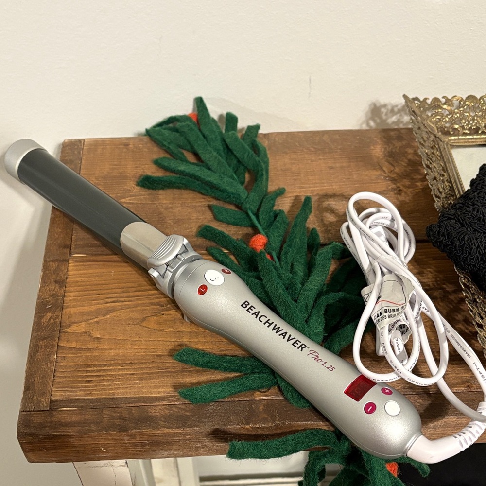 Beachwaver Pro 1.25 Gray Curling Iron